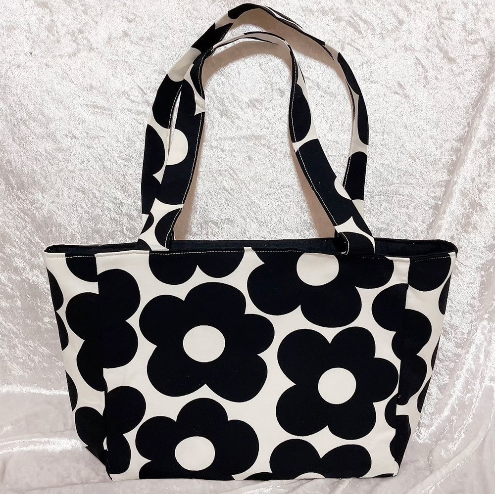 痛バッグトート 大きい花黒(在庫あり)