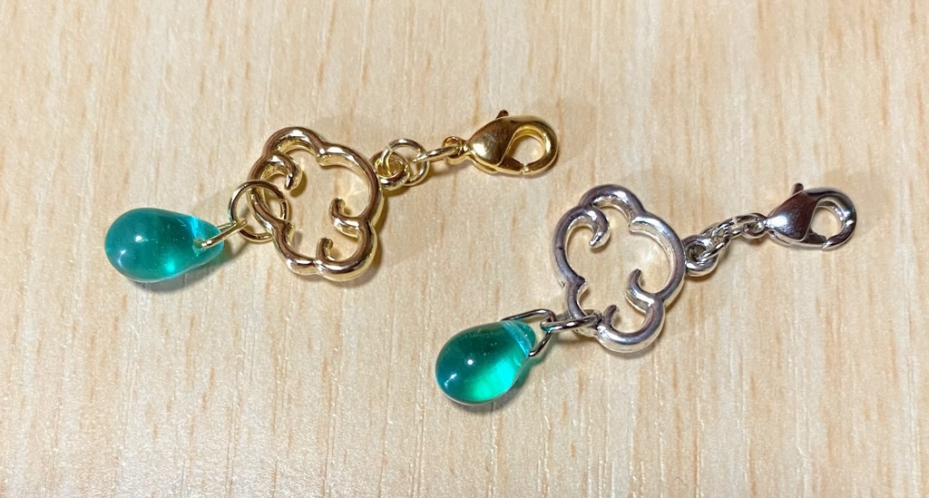 雲と魔晄色ドロップのチャーム