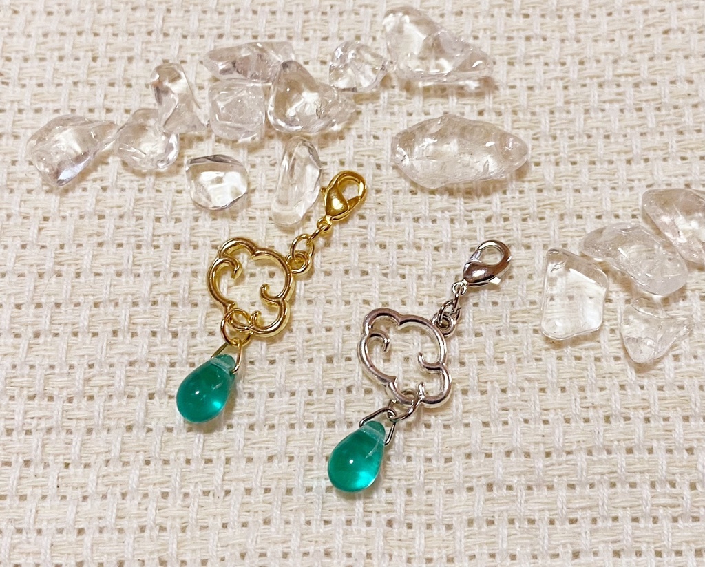 雲と魔晄色ドロップのチャーム