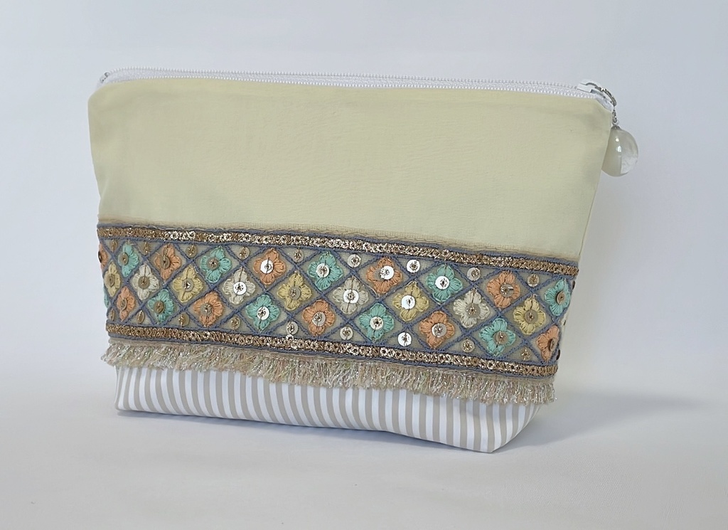 インド刺繍ポーチ
