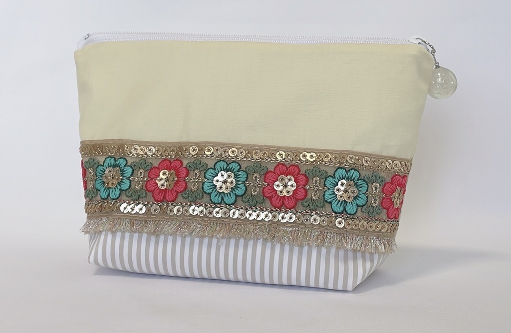インド刺繍ポーチ