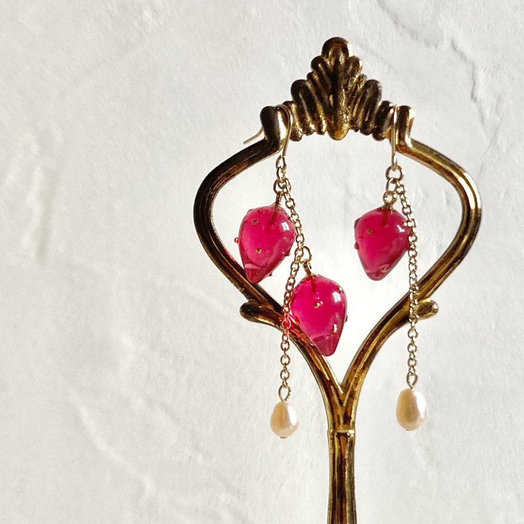 祝日のフランシールイメージピアス