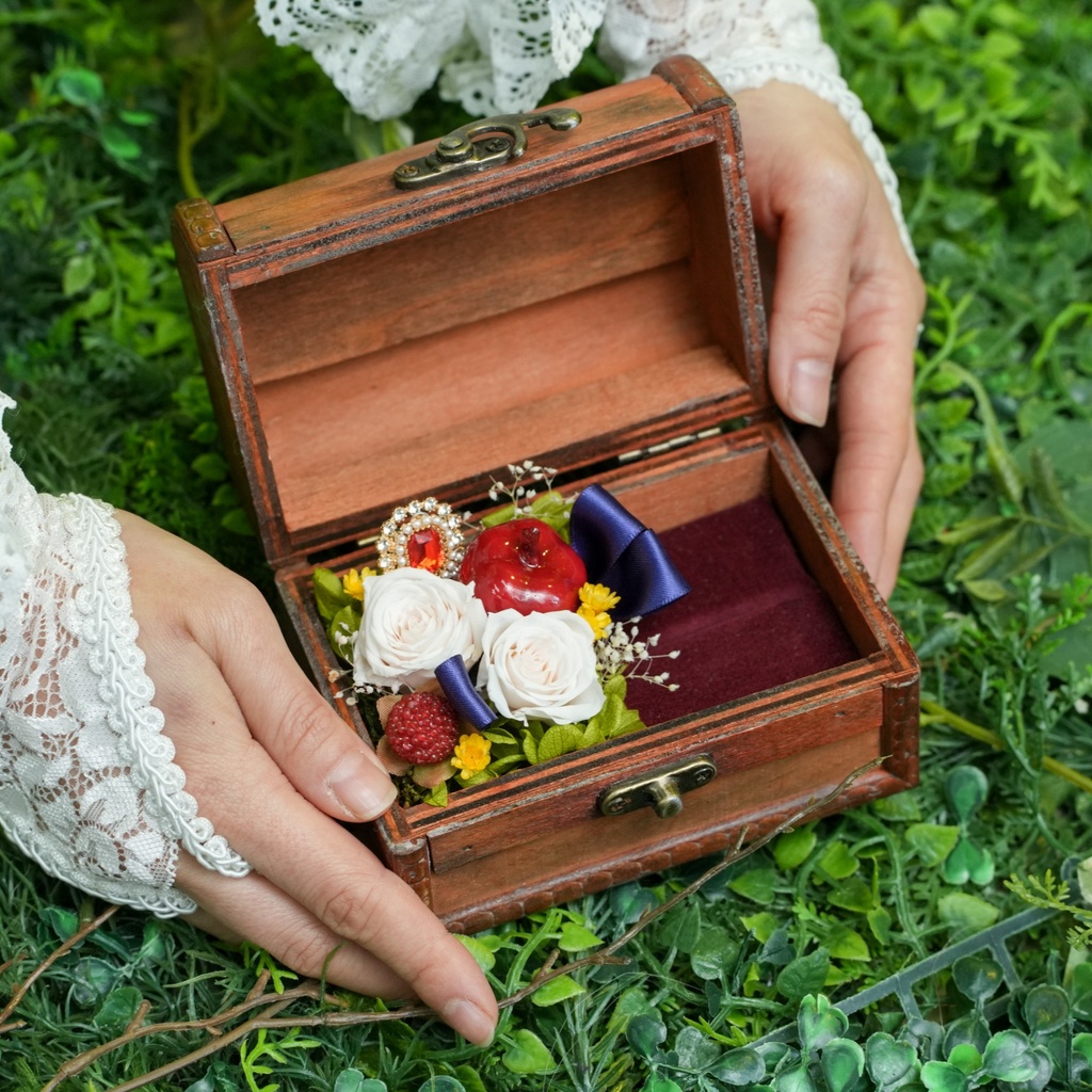 SOLD OUTリングケース💍〜Mサイズ〜白雪姫のGarden