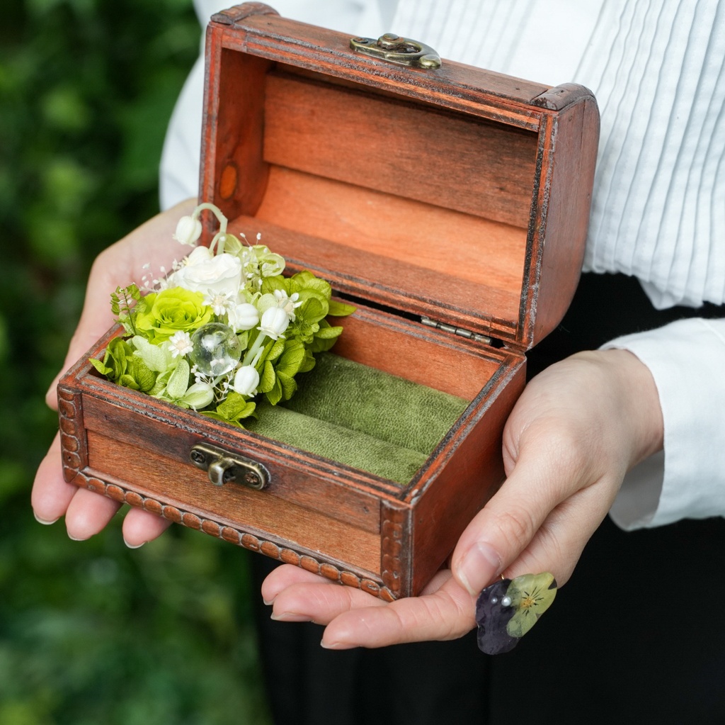 リングピロー・リングケース💍Mサイズ 〜海泡の宝箱 ― 青薔薇と紫陽花のフラワージュエリーボックス〜
