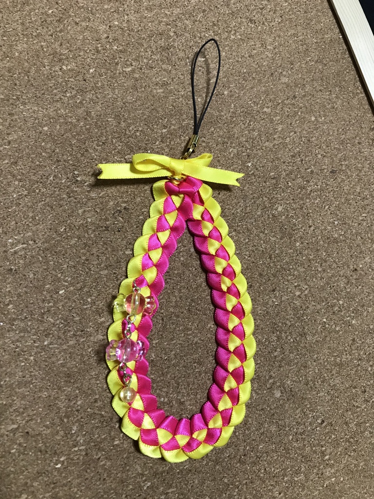 【107】推し色ストラップ イエロー×ビビットピンク キャンディビーズ