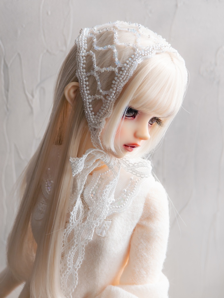 ビーズ刺繍のバブーシュカ