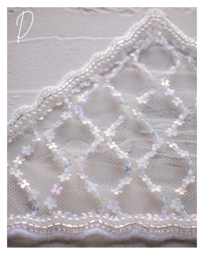 ビーズ刺繍のバブーシュカ