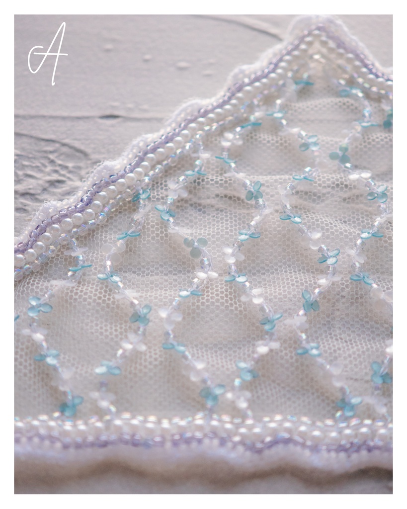 ビーズ刺繍のバブーシュカ