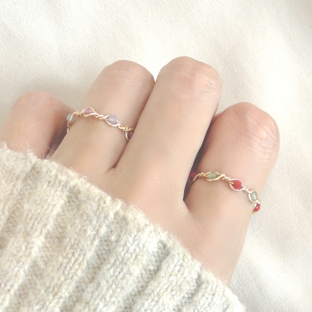 【24色から2色選べる】バイカラー天然石ビーズのツイストワイヤーリング