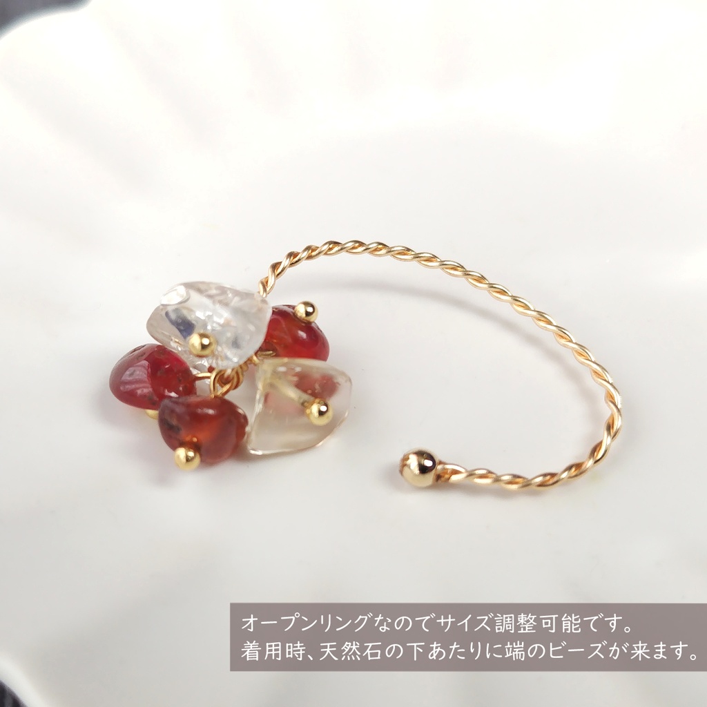 【18色から2色選べる】バイカラーさざれ石が揺れるツイストワイヤーリング【天然石】