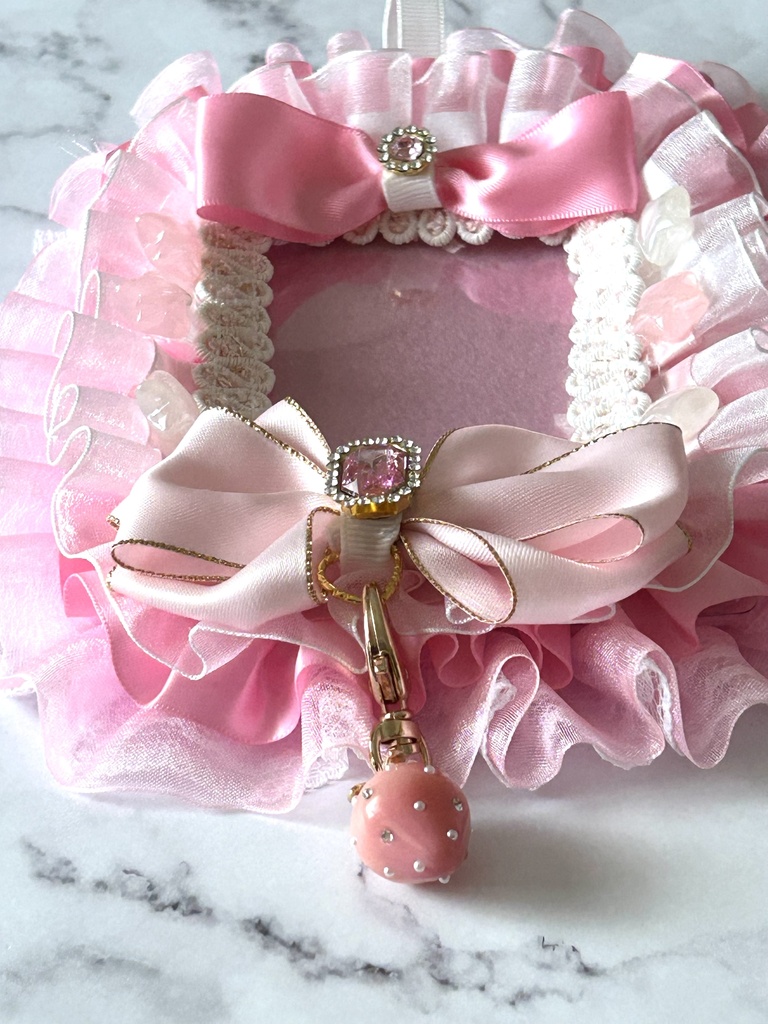 【推し活】ピンクフリルの姫かわカードケースデコ♡ いちごチャーム付き
