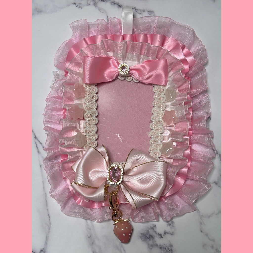 【推し活】ピンクフリルの姫かわカードケースデコ♡ いちごチャーム付き