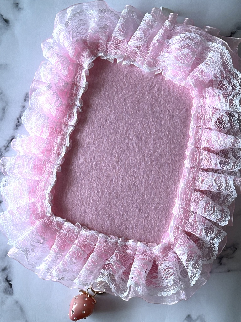 【推し活】ピンクフリルの姫かわカードケースデコ♡ いちごチャーム付き