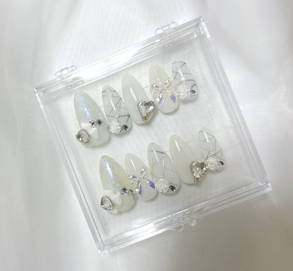 ホワイトネイル（リボン＆薔薇）