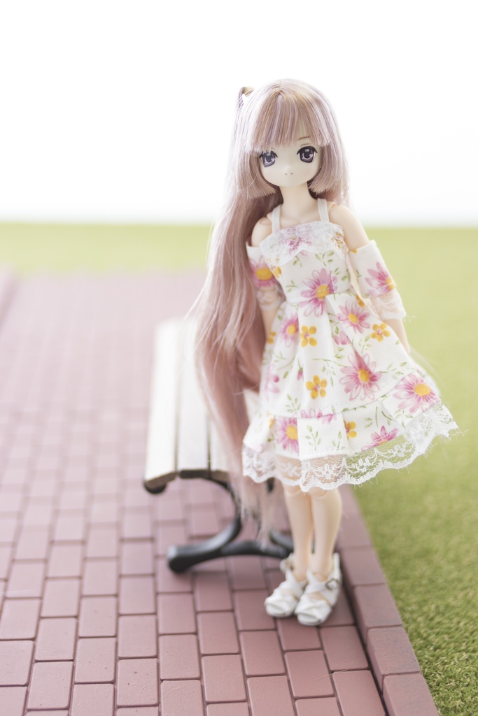 1/6 ドールサイズ「公園のベンチとレンガ道路」セット