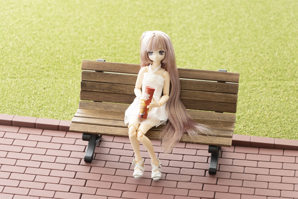 1/6 ドールサイズ「公園のベンチとレンガ道路」セット