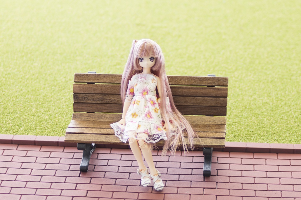 1/6 ドールサイズ「公園のベンチとレンガ道路」セット