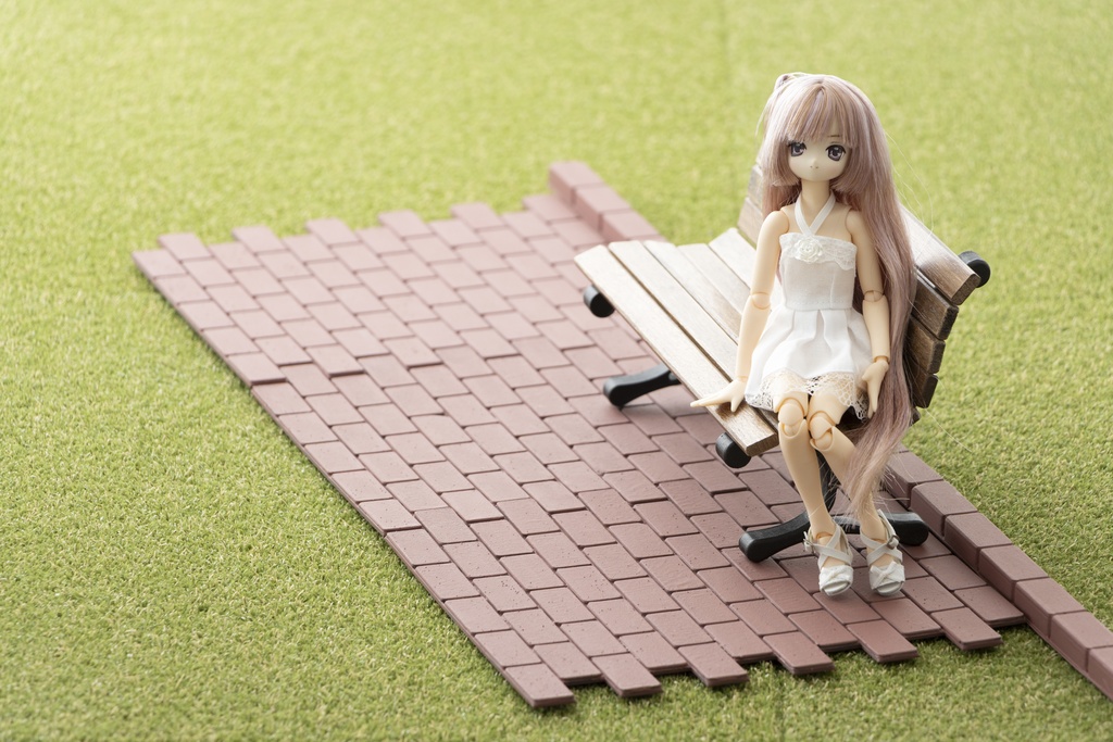 1/6 ドールサイズ「公園のベンチとレンガ道路」セット