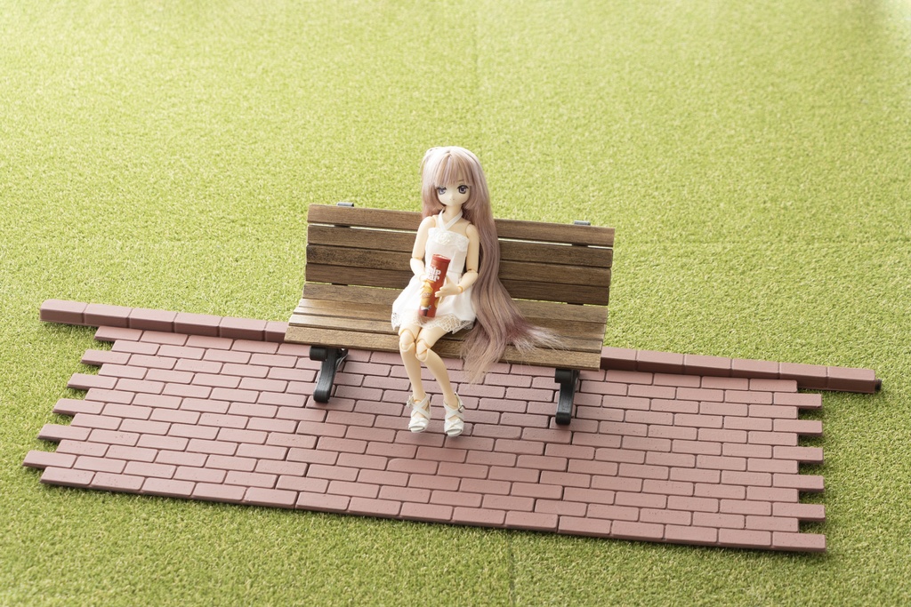 1/6　ドールサイズ「公園のベンチとレンガ道路」セット