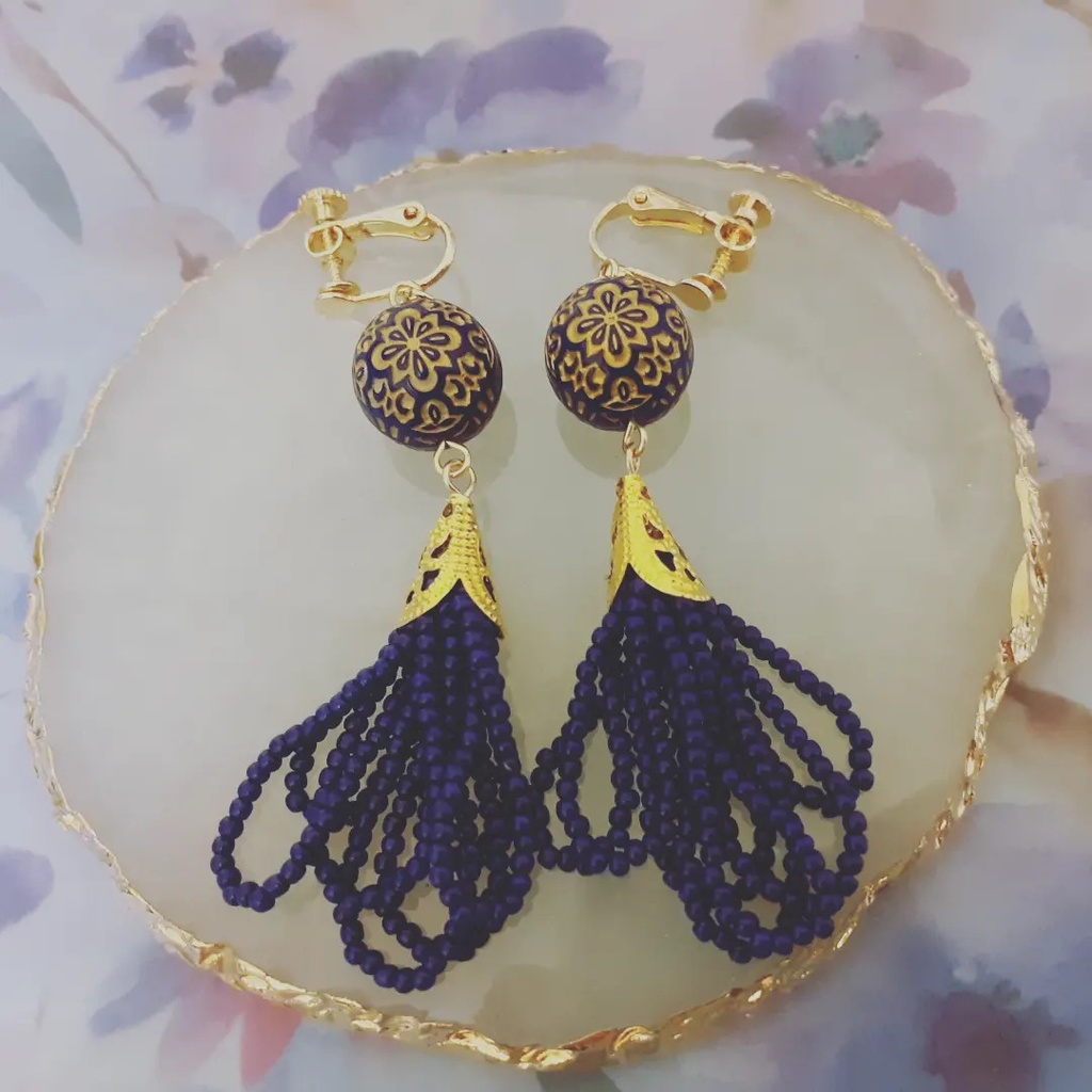 紺色のタッセルイヤリング・ピアス