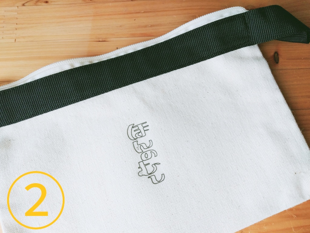 ストラップ付ポーチ