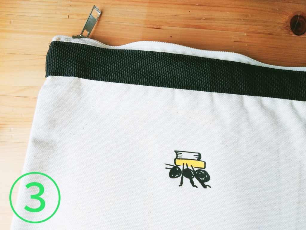 ストラップ付ポーチ