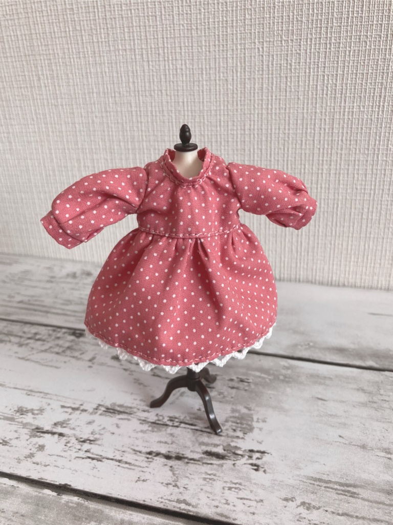 レトロドットラウンドネックワンピース