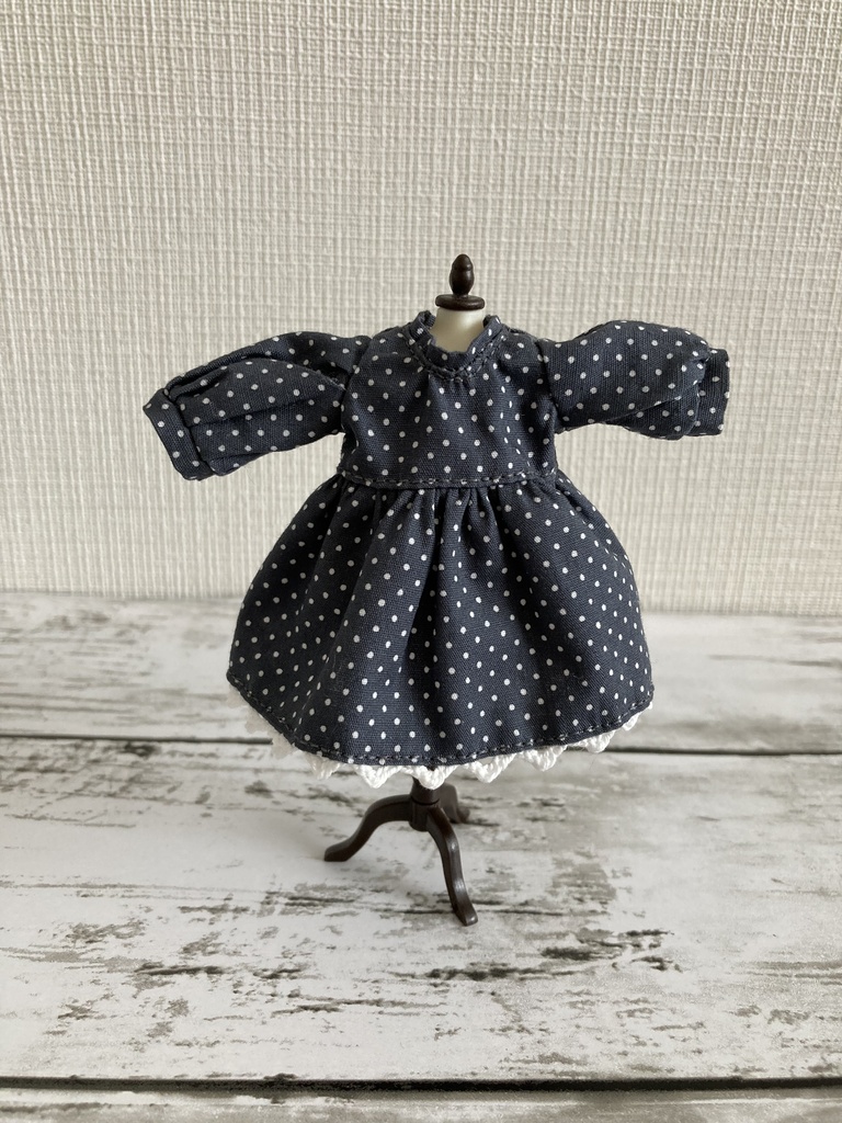 レトロドットラウンドネックワンピース