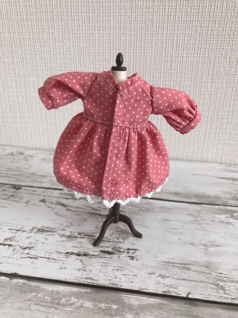 レトロドットラウンドネックワンピース