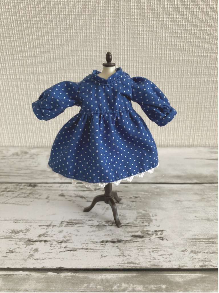 レトロドットラウンドネックワンピース