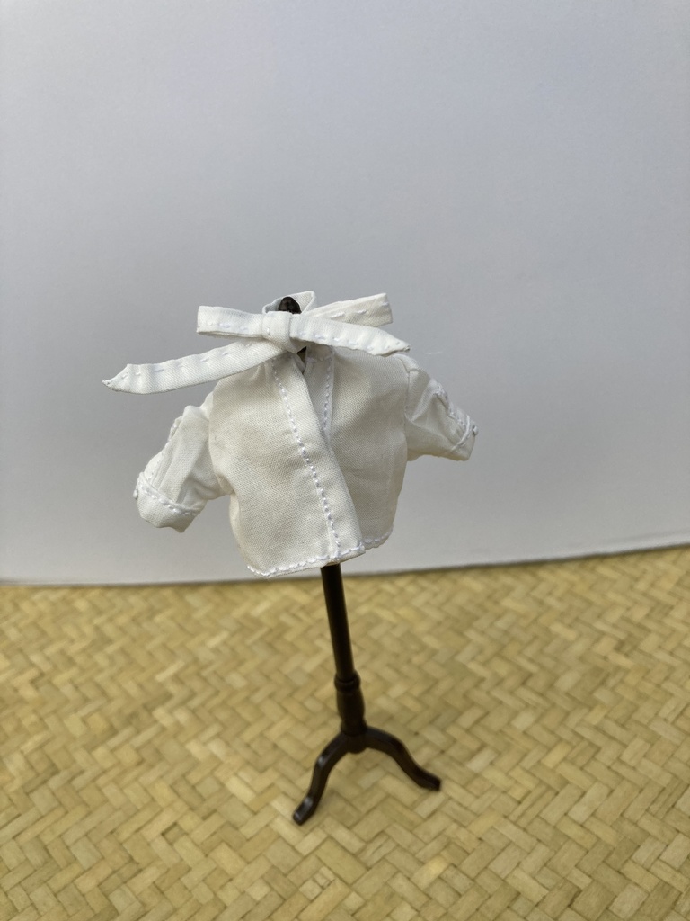 ボウタイブラウス