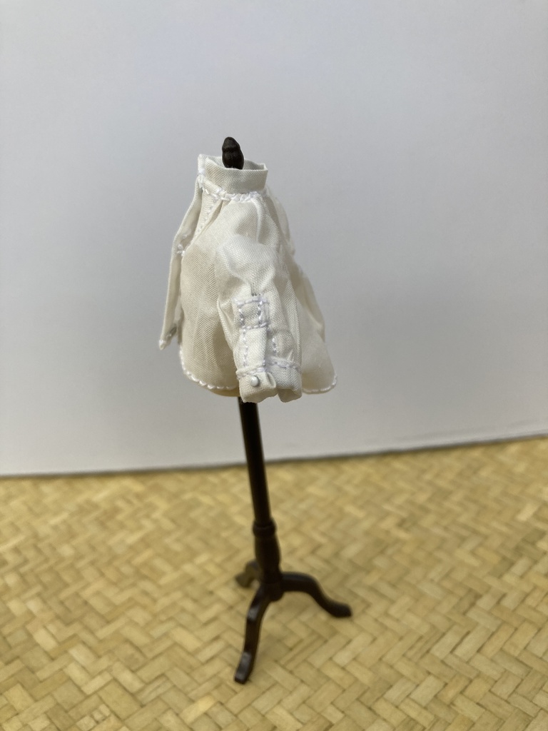 ボウタイブラウス