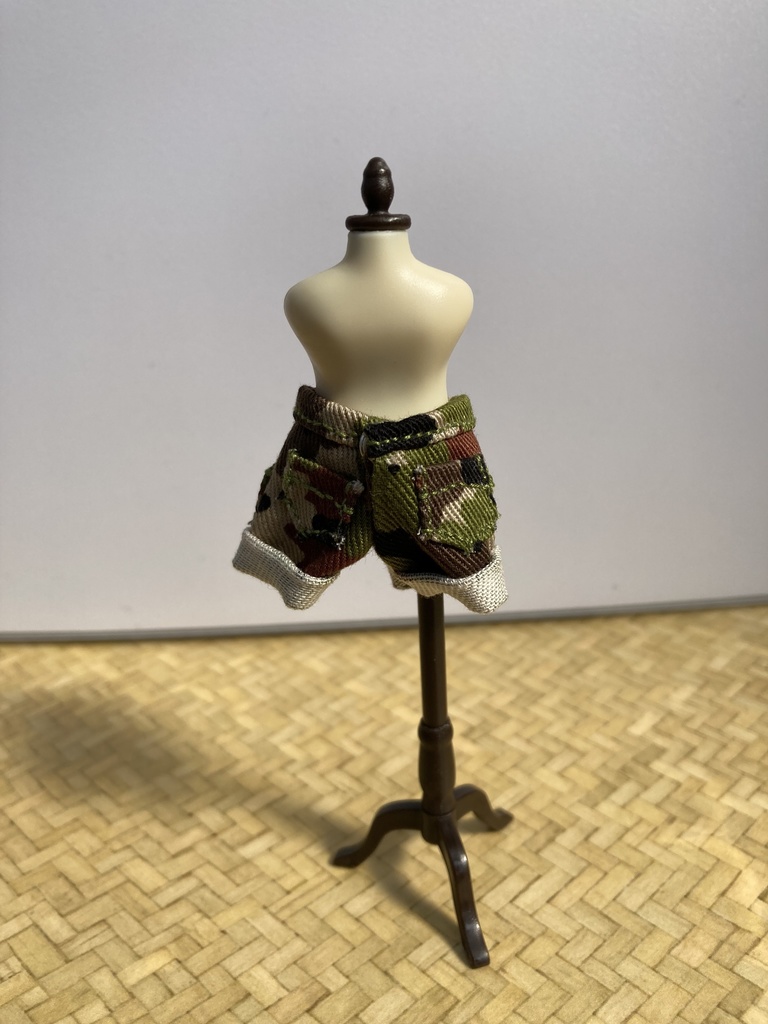 ロールアップショートパンツ