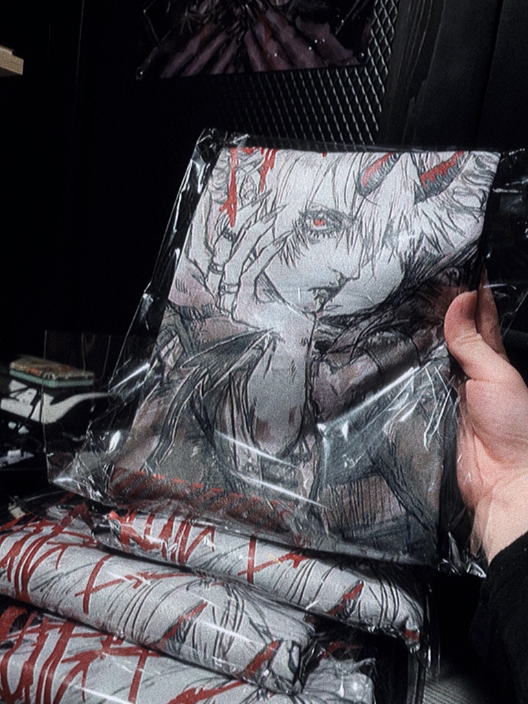 圧倒的悪魔Tシャツ（ステッカー付き）