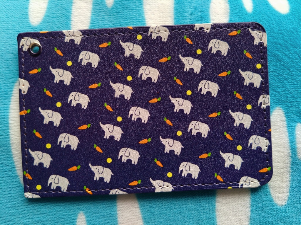 ぞうとにんじんのパスケース