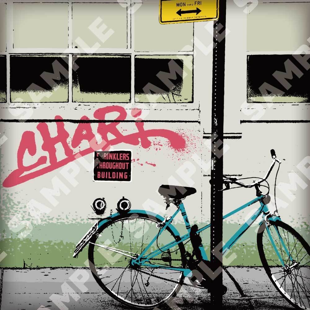自転車と街角風景のベクターイラスト - Retro vintage blue bike on a street in the town.