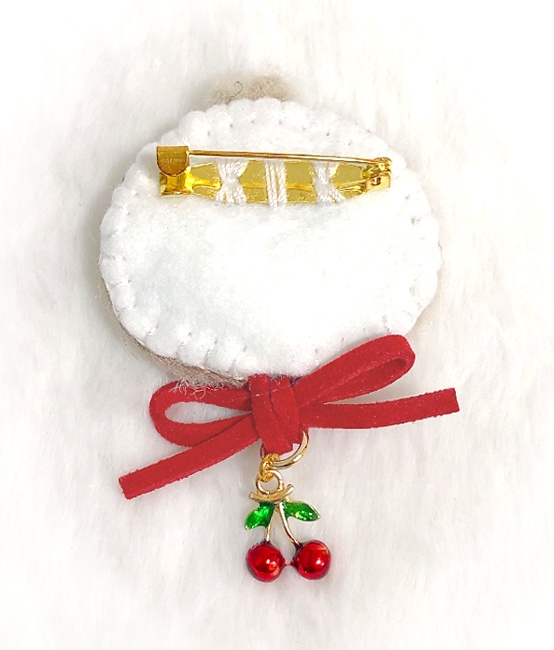 刺繍バッジ 赤リボン×チェリー