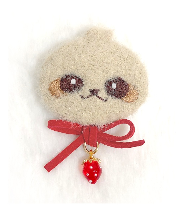 刺繡バッジ　赤リボン×イチゴ
