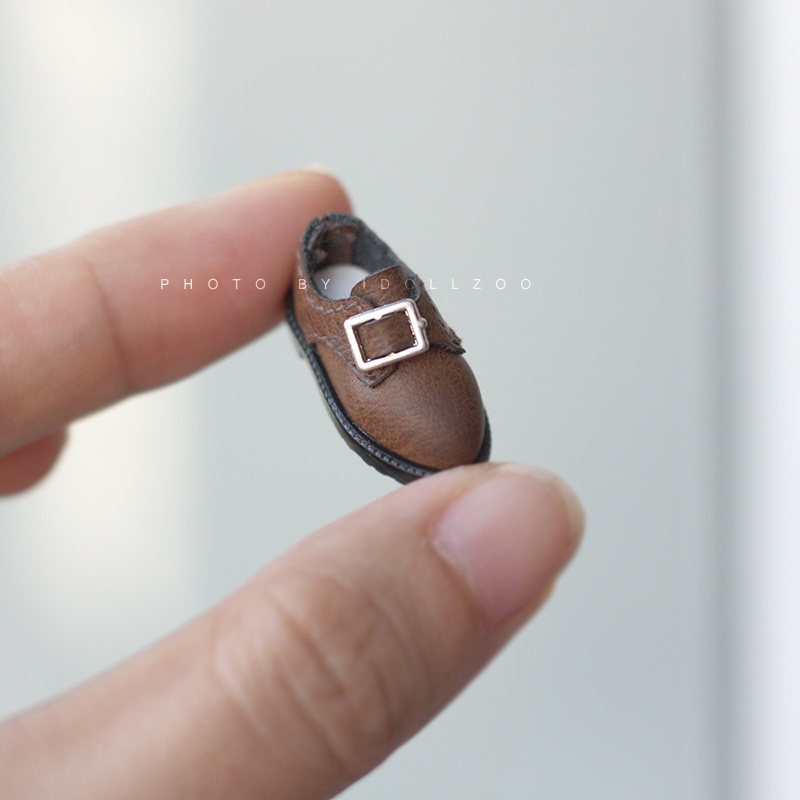 オビツ11 靴 ボタンのついた靴