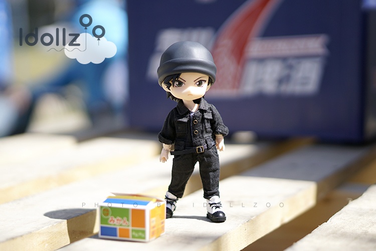 オビツ11 靴 黒ゴムのスニーカー