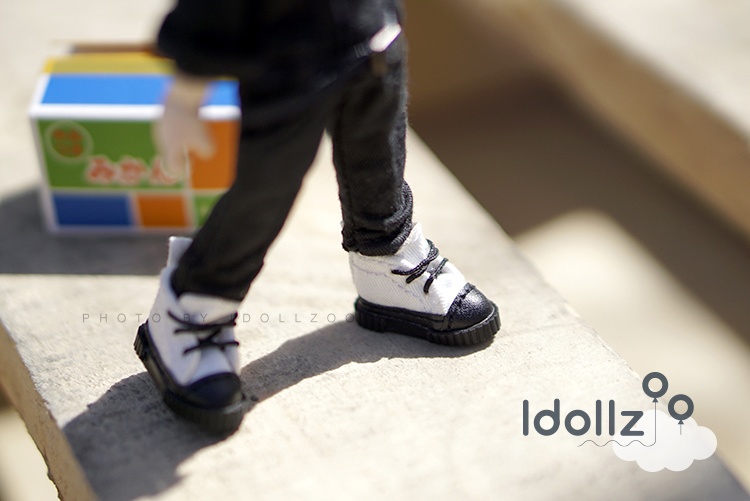 オビツ11 靴 黒ゴムのスニーカー