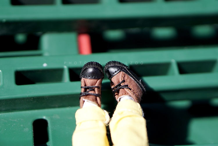 オビツ11 靴 黒ゴムのスニーカー