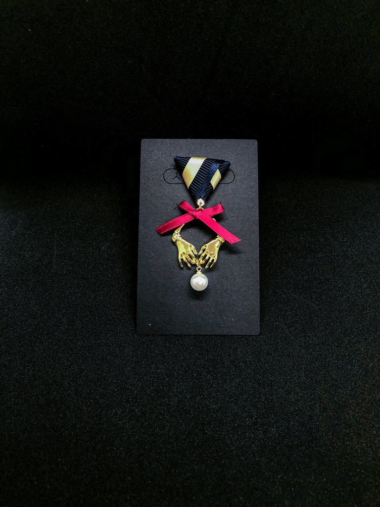 勲章風ピンバッジ 椎名