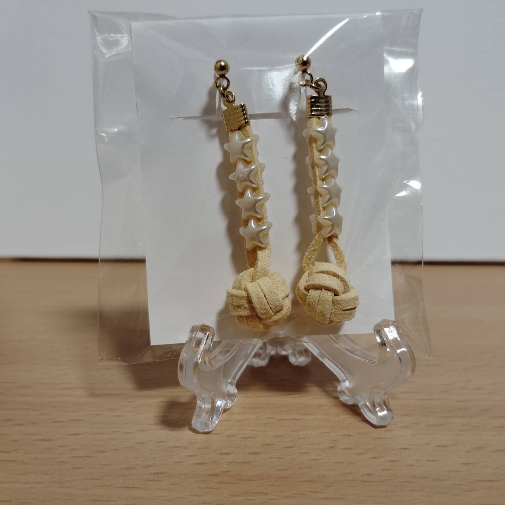 クリームイエロースエード&パール星 樹脂イヤリング