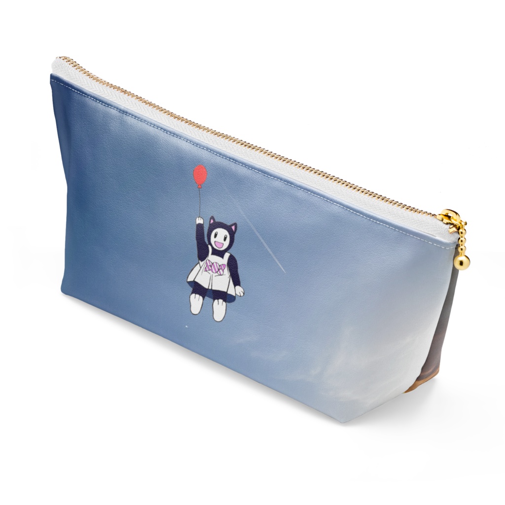 自由に空を飛ぶメアーネのポーチ