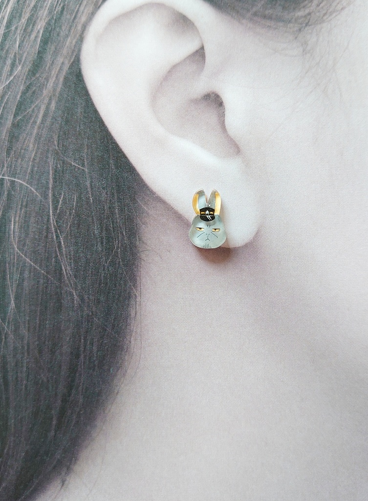 月島軍曹 モチーフピアス