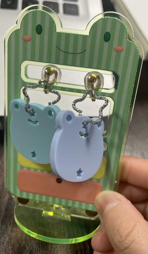 カエルタンスのアクセサリースタンド