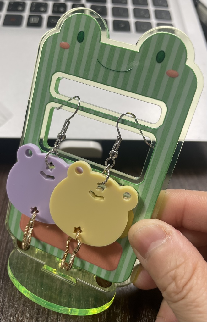 カエルタンスのアクセサリースタンド