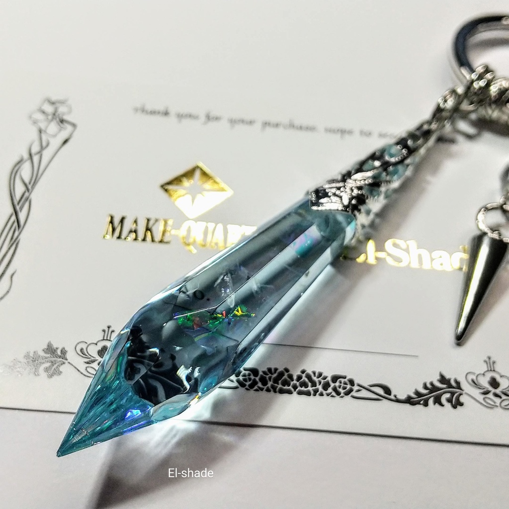 【推し色鉱石レジン・選択型オーダー】チェーンネックレス・本革紐ペンダント【鹿革】・バッグチャーム【メイクォーツ】