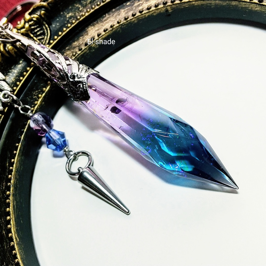 【推し色鉱石レジン・選択型オーダー】チェーンネックレス・本革紐ペンダント【鹿革】・バッグチャーム【メイクォーツ】